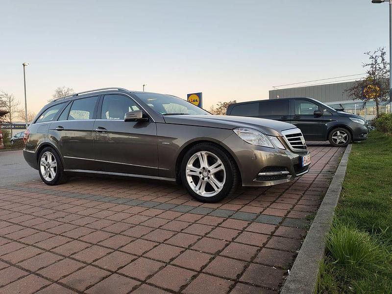 Gebraucht Mercedes E300 Avantgarde 231 PS (169 kW) 2011 Grau Limousine