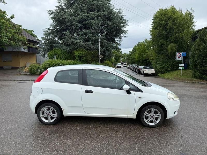 Gebraucht Fiat Grande Punto Active 65 PS (47 kW) 2009 Weiß Kleinwagen