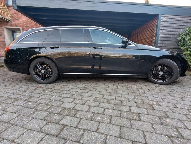 Gebraucht Mercedes E220 Avantgarde 194 PS (142 kW) 2017 Schwarz Kombi