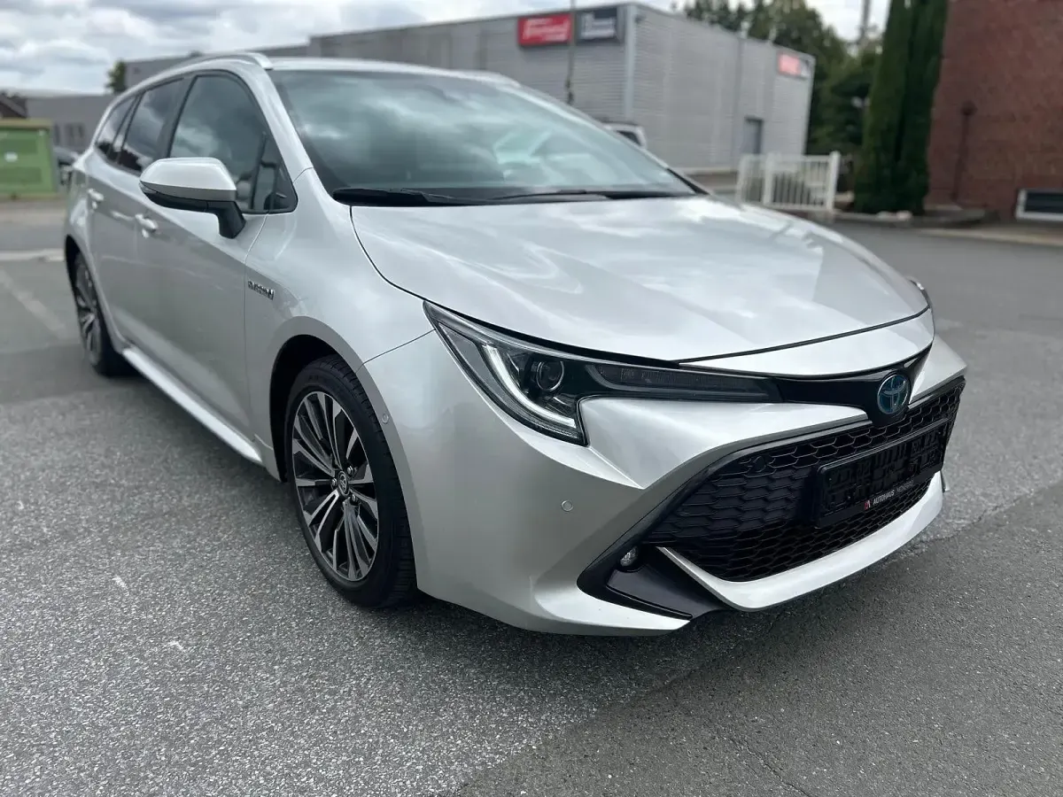 Gebraucht Toyota Corolla Hybrid Team 122 PS (89 kW) 2021 Silber Kombi
