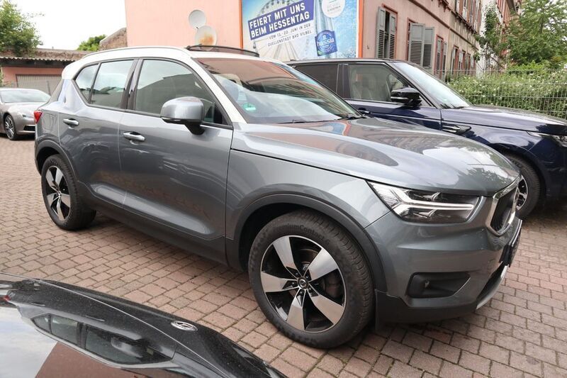 Osmium grey metallic / metallic (metallic) Gebraucht 2019 Volvo XC40 Momentum SUV | 24.450 € (Fairer Preis) - Bild 1/4