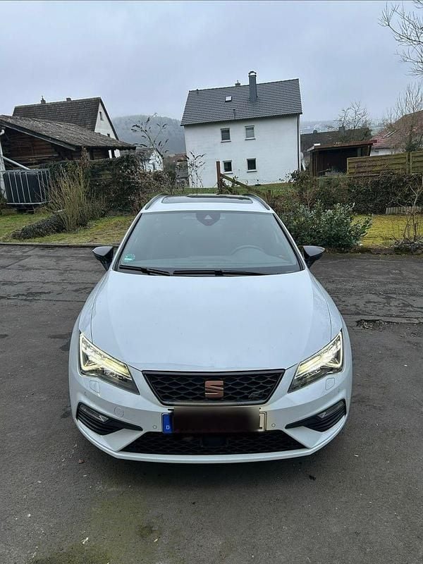 Weiß Gebraucht 2020 Seat Leon 4Drive Kombi | 25.500 € (Fairer Preis) - Bild 1/4