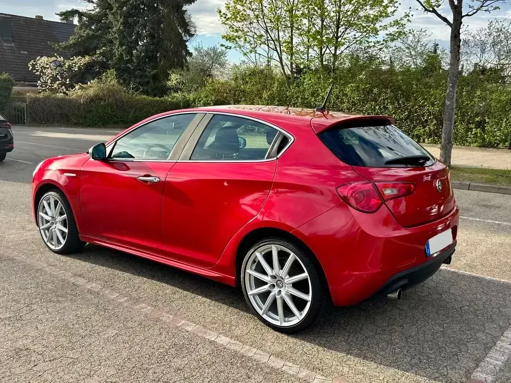 Gebraucht Alfa Romeo Giulietta 136 PS (100 kW) 2011 Rot Kleinwagen