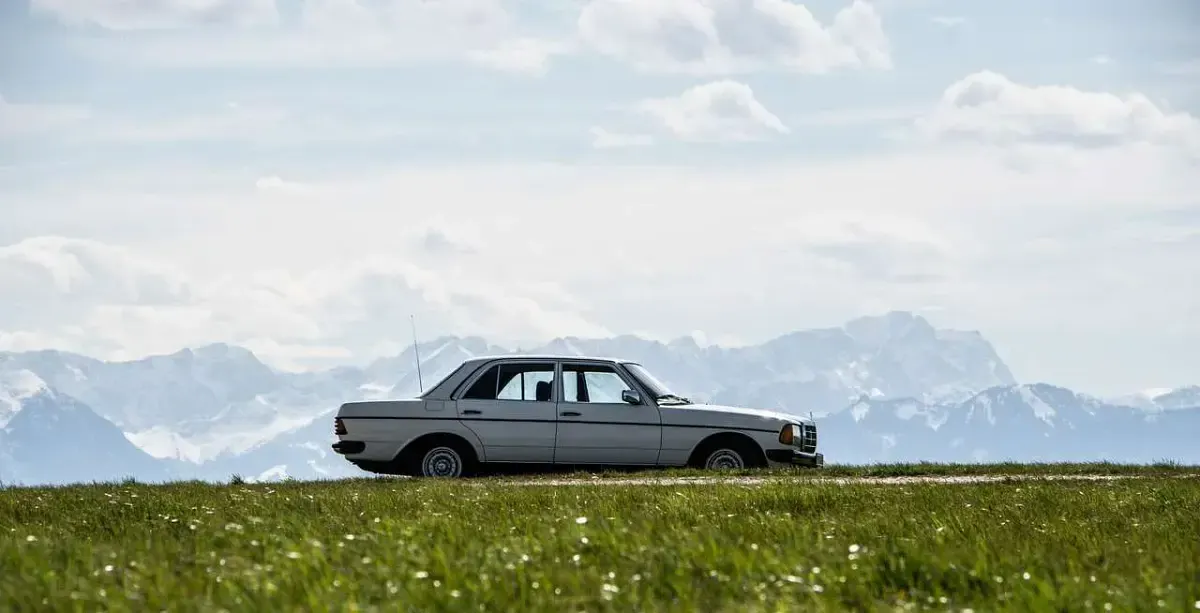 Gebraucht Mercedes 230 131 PS (96 kW) 1984 Weiß Limousine