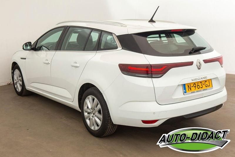 Gebraucht Renault Mégane IV Zen 116 PS (85 kW) 2021 Weiß Limousine