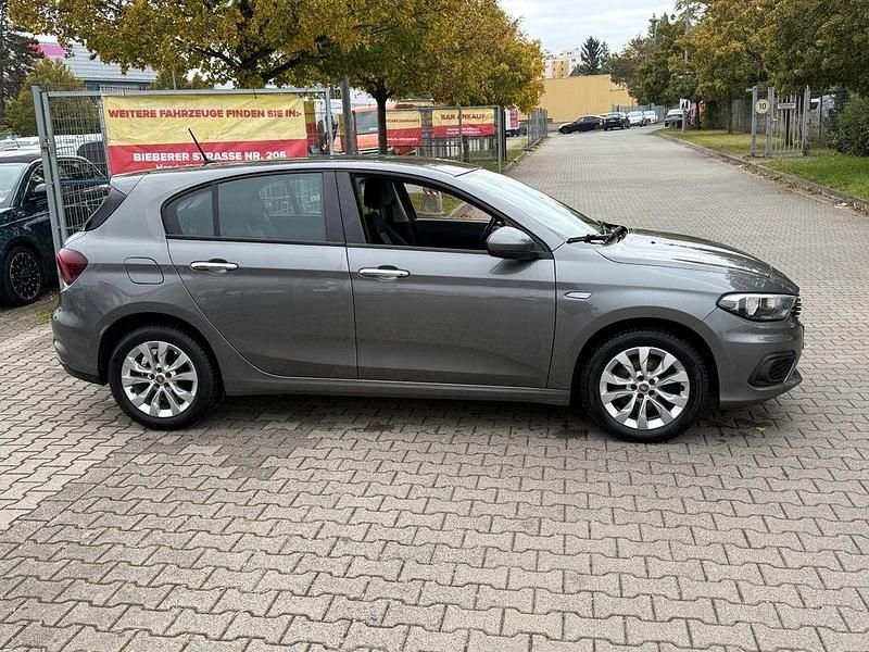 Gebraucht Fiat Tipo Street 95 PS (69 kW) 2019 Grau met. Limousine