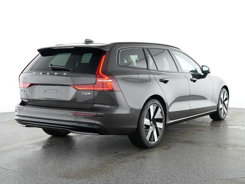 Gebraucht Volvo V60 Plus 455 PS (334 kW) 2025 Platinum grey / metallic Kombi