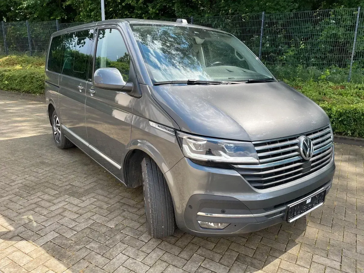 Gebraucht VW Multivan 199 PS (146 kW) 2020 Grau Van / Kleinbus