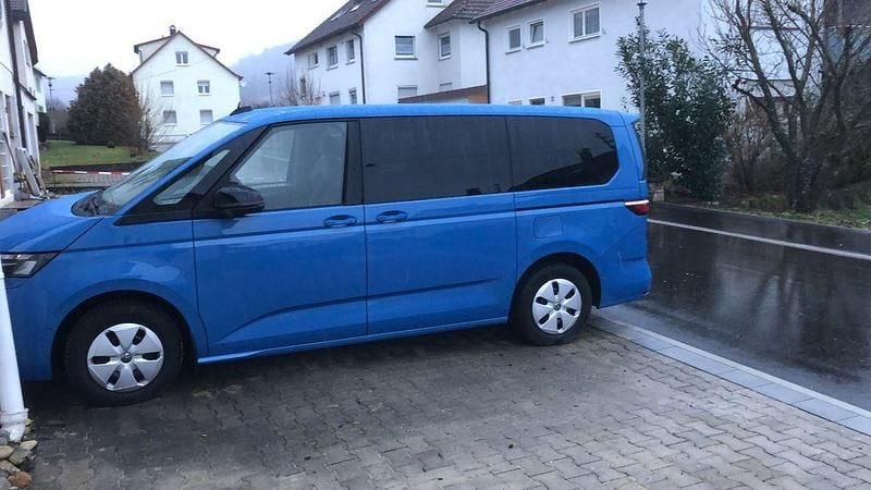 Gebraucht VW Multivan Life 150 PS (110 kW) 2024 Blau Van