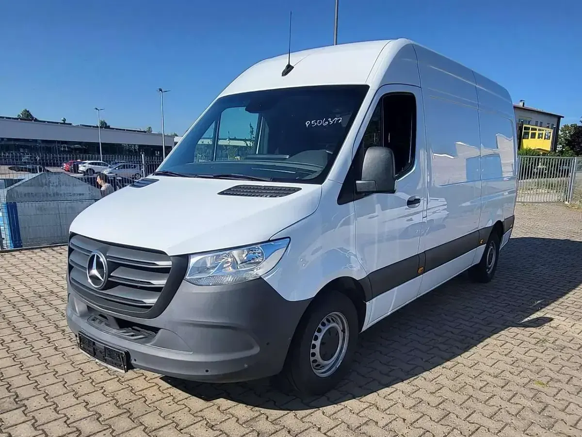 Gebraucht Mercedes Sprinter 170 PS (125 kW) 2023 Arktikweiss Van