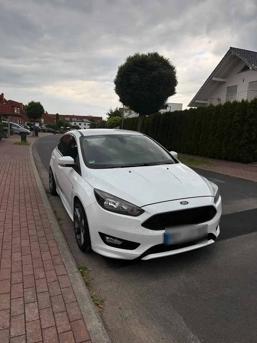 Gebraucht Ford Focus ST-Line 150 PS (110 kW) 2016 Weiß Limousine