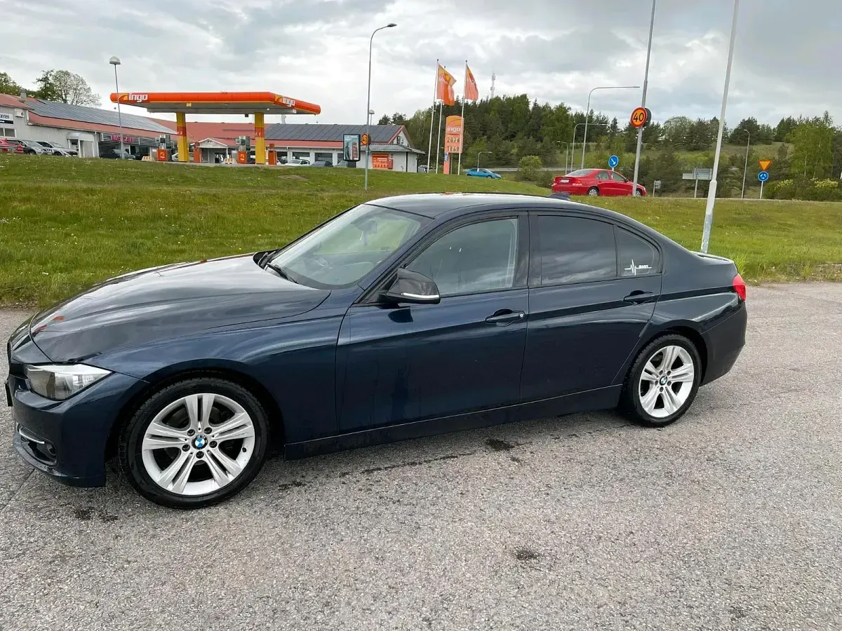 Gebraucht BMW 318 Sport Line 143 PS (105 kW) 2012 Limousine