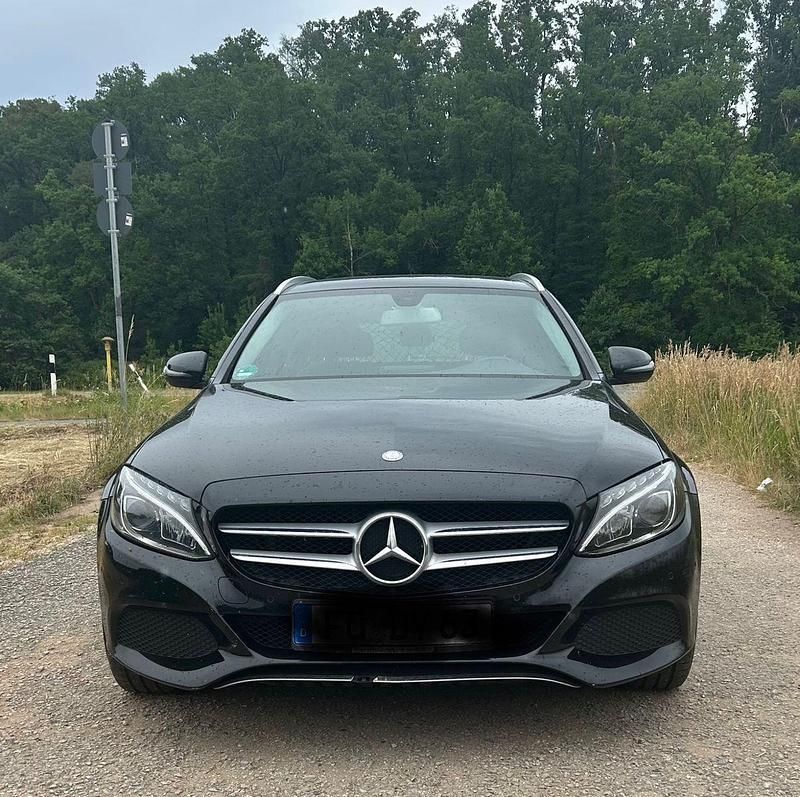 Schwarz Gebraucht 2017 Mercedes C200 Avantgarde Kombi | 11.900 € (Superpreis) - Bild 1/4