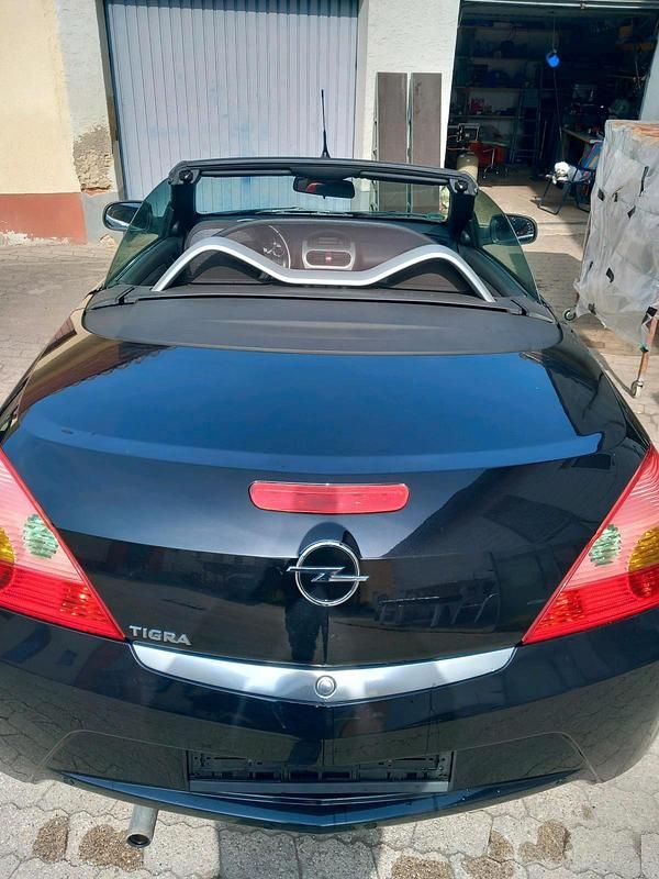 Gebraucht Opel Tigra 90 PS (66 kW) 2005 Schwarz Cabrio