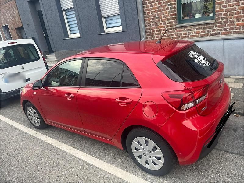 Gebraucht Kia Rio 84 PS (61 kW) 2017 Rot Limousine