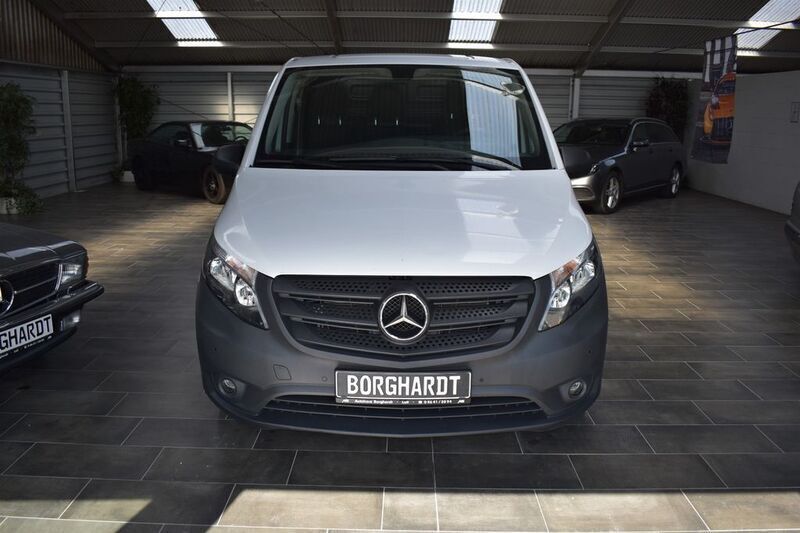 Weiß Gebraucht 2019 Mercedes Vito Van / Kleinbus | 19.490 € (Guter Preis) - Bild 1/4