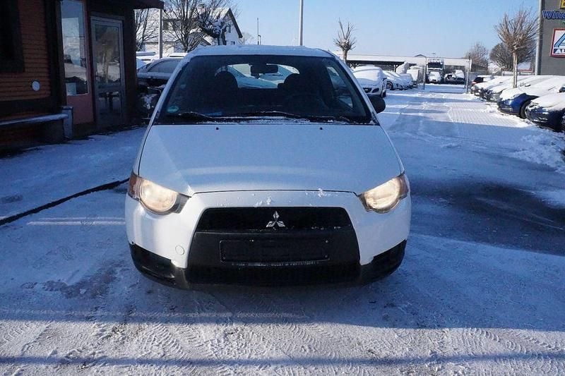Gebraucht Mitsubishi Colt Inform 75 PS (55 kW) 2009 Weiß Kleinwagen