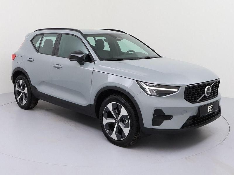 Neu Volvo XC40 Plus 163 PS (119 kW) 2025 Vapour grey SUV