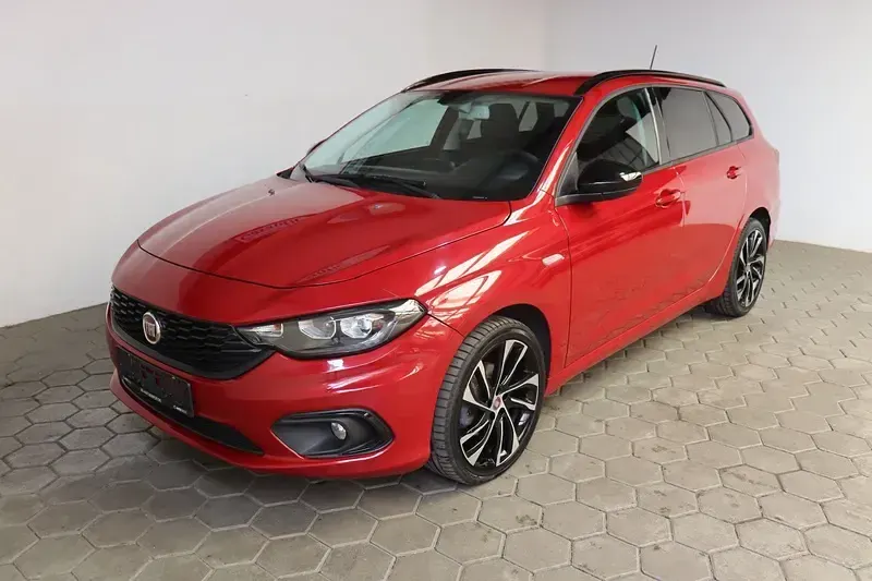Gebraucht Fiat Tipo S 120 PS (88 kW) 2019 Rot Kombi