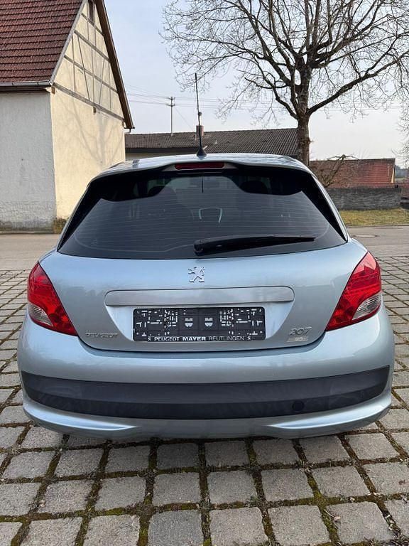 Gebraucht Peugeot 207 90 PS (66 kW) 2010 Blau Limousine