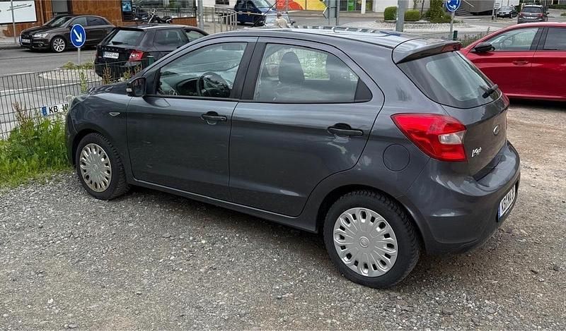 Grau Gebraucht 2017 Ford Ka Plus Kleinwagen | 5.500 € (Fairer Preis) - Bild 1/4