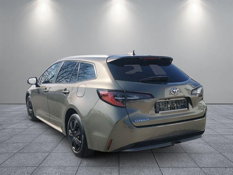 Gebraucht Toyota Corolla Basis 116 PS (85 kW) 2019 Manganbronze metallic Limousine