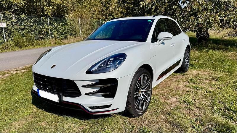 Weiß Gebraucht 2018 Porsche Macan Turbo SUV | 64.900 € - Bild 1/4