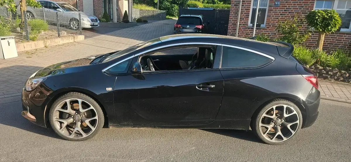 Gebraucht Opel Astra GTC OPC 280 PS (205 kW) 2013 Schwarz