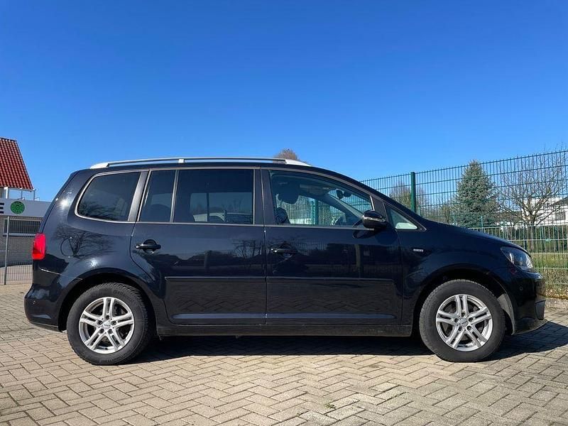 Gebraucht VW Touran Life 105 PS (77 kW) 2014 Schwarz Van / Kleinbus
