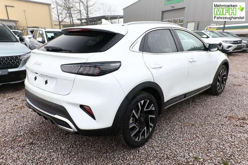 Neu Kia XCeed 179 PS (131 kW) 2026 Deluxeweiß metallic SUV