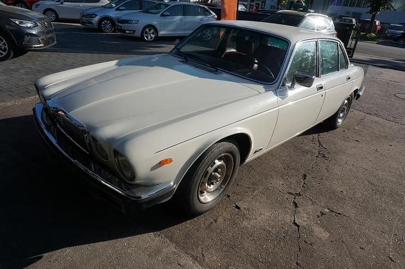 Weiß Gebraucht 1982 Jaguar XJ Limousine | 7.999 € - Bild 1/4
