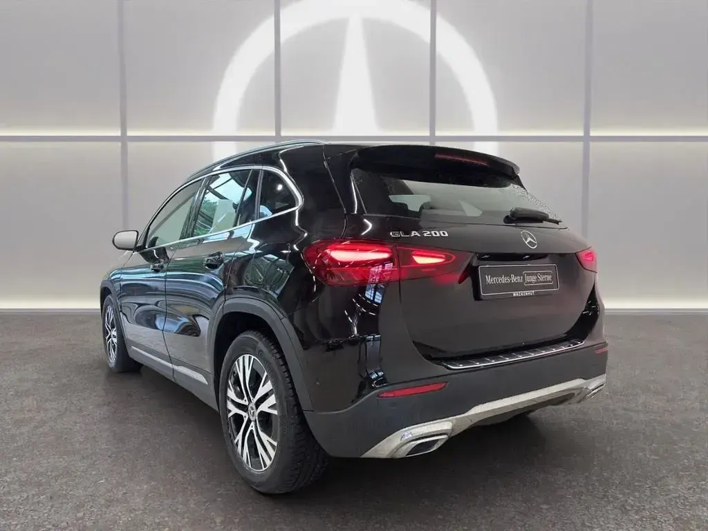 Usata Mercedes GLA200 Advanced 163 CV (119 kW) 2024 Nero SUV