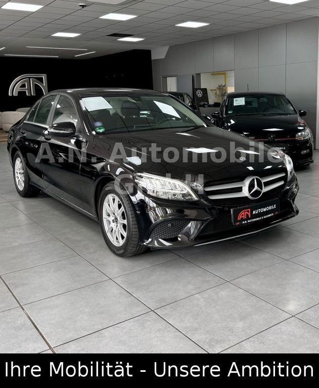 Schwarz Gebraucht 2020 Mercedes C160 Coupé | 18.900 € (Etwas zu teuer) - Bild 1/4