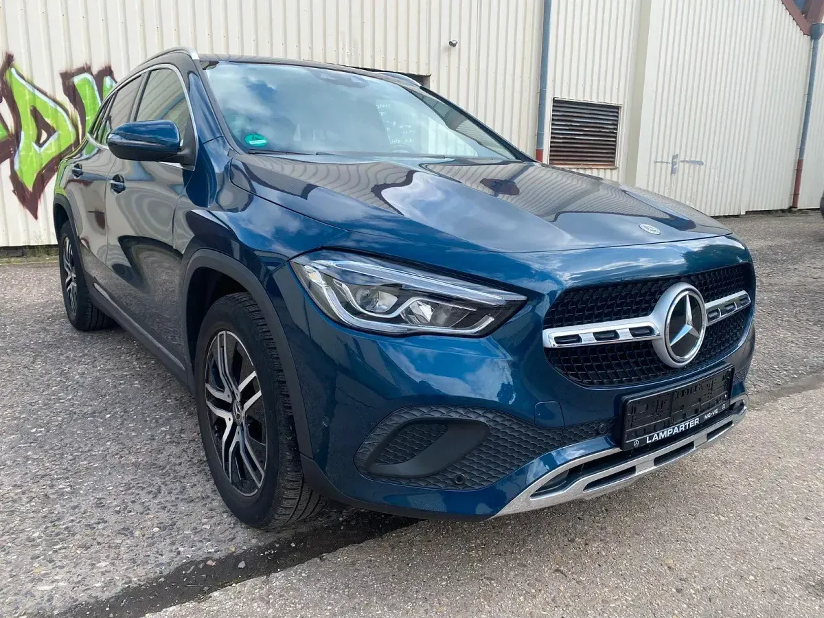 Gebraucht Mercedes GLA200 163 PS (119 kW) 2020 Blau SUV