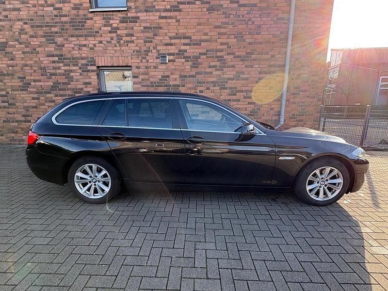 Gebraucht BMW 525 204 PS (150 kW) 2011 Schwarz Kombi