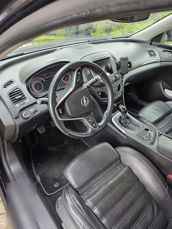 Second-hand Opel Insignia 140 CP (102 kW) 2013 Negru Break
