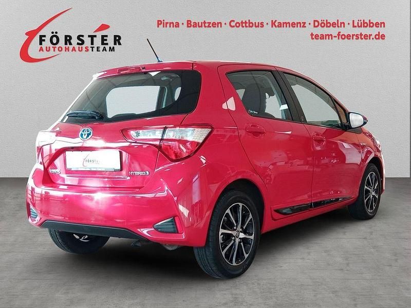 Gebraucht Toyota Yaris Hybrid Basis 101 PS (74 kW) 2018 Vulcanorot Limousine