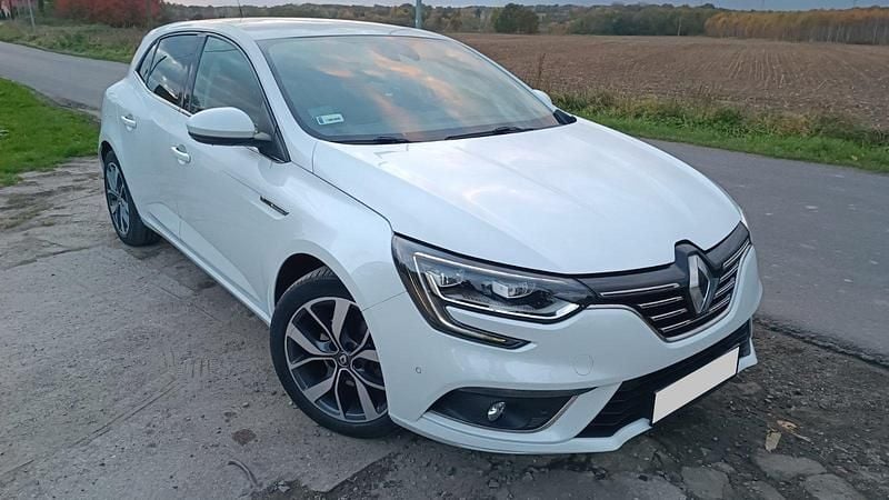Weiß Gebraucht 2017 Renault Mégane IV Bose Edition Kleinwagen | 11.900 € (Fairer Preis) - Bild 1/4