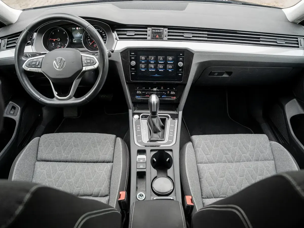 Gebraucht VW Passat Business 150 PS (110 kW) 2022 Grau Kombi