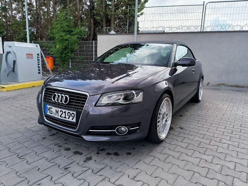 Grau Gebraucht 2012 Audi A3 Cabriolet S-Line Cabrio | 12.950 € (Fairer Preis) - Bild 1/4