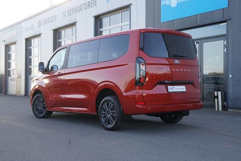 Gebraucht Ford Tourneo Titanium 136 PS (100 kW) 2024 Rot Van / Kleinbus