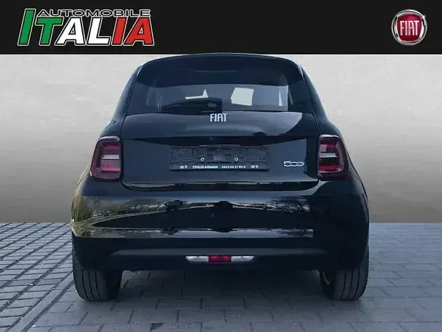 Gebraucht Fiat 500e Icon 86 kW (118 PS) 2022 Schwarz Kleinwagen