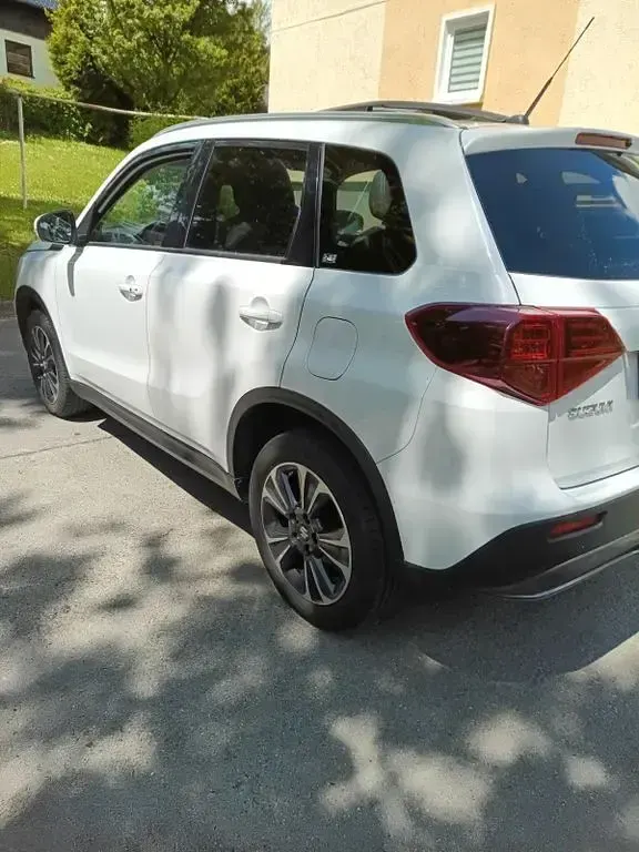 Gebraucht Suzuki Vitara Comfort+ 129 PS (94 kW) 2022 Weiß SUV