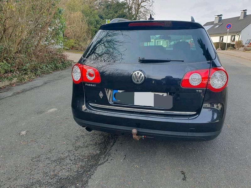 Gebraucht VW Passat 122 PS (89 kW) 2009 Schwarz Kombi