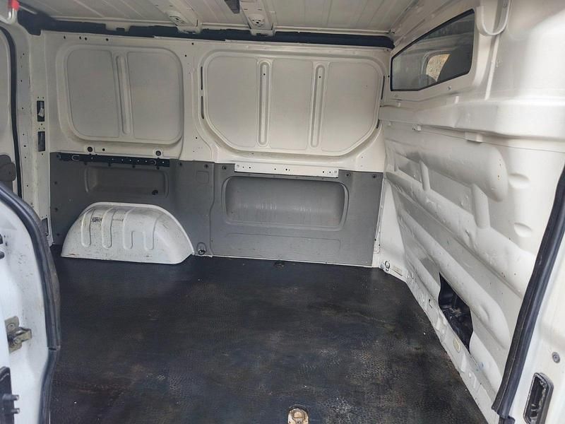 Gebraucht Opel Vivaro 114 PS (83 kW) 2010 Weiß Van / Kleinbus