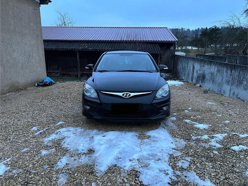 Gebraucht Hyundai i30 Classic 90 PS (66 kW) 2011 Schwarz Limousine