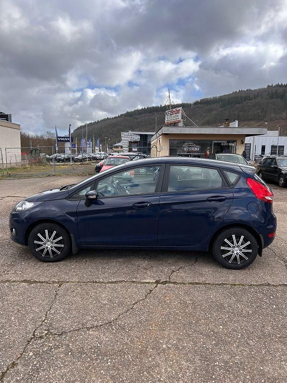 Gebraucht Ford Fiesta Trend 82 PS (60 kW) 2011 Blau Kleinwagen