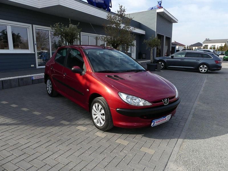 Gebraucht Peugeot 206 75 PS (55 kW) 2009 Rot Kleinwagen