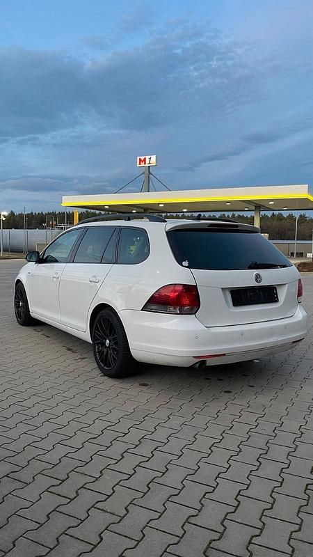 Gebraucht VW Golf VII 105 PS (77 kW) 2012 Weiß Kombi