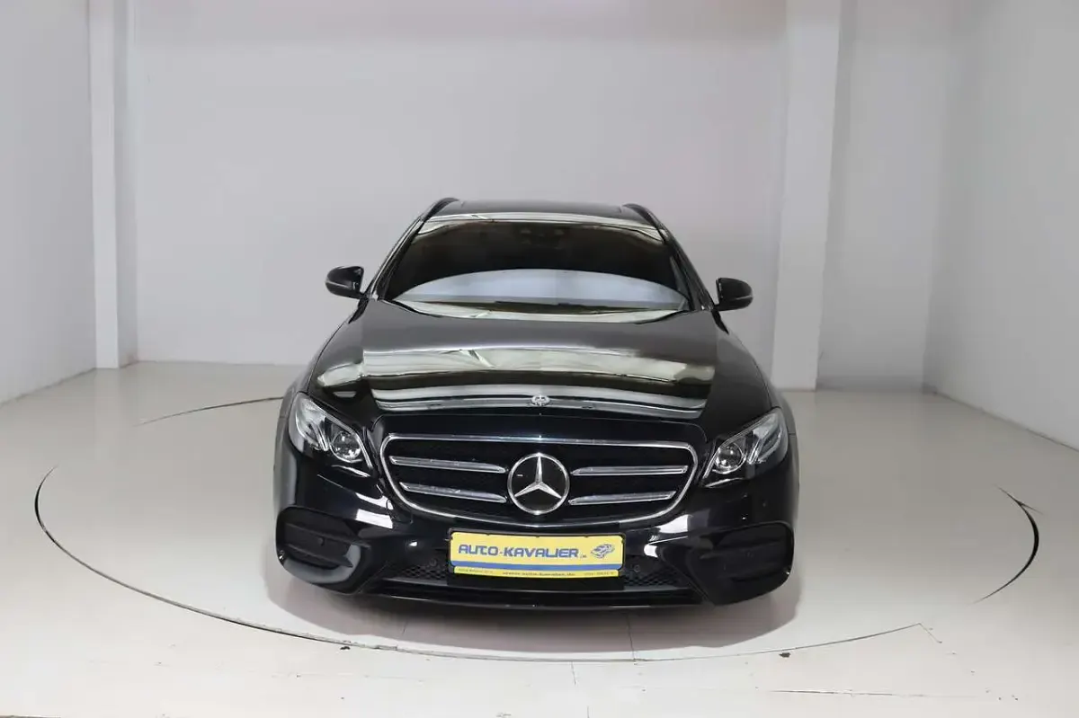 Gebraucht Mercedes E200 AMG line 184 PS (135 kW) 2019 Schwarz Limousine